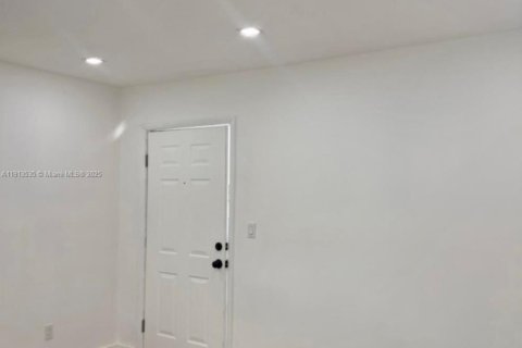 Appartement à louer à Miami, Floride: 1 chambre, 306.21 m2 № 2015886 - photo 27