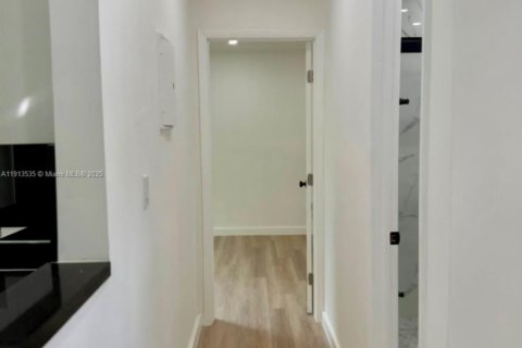 Appartement à louer à Miami, Floride: 1 chambre, 306.21 m2 № 2015886 - photo 5