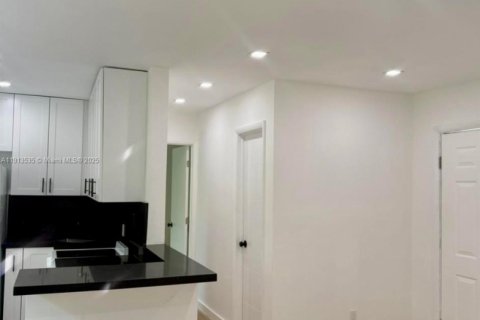 Appartement à louer à Miami, Floride: 1 chambre, 306.21 m2 № 2015886 - photo 26