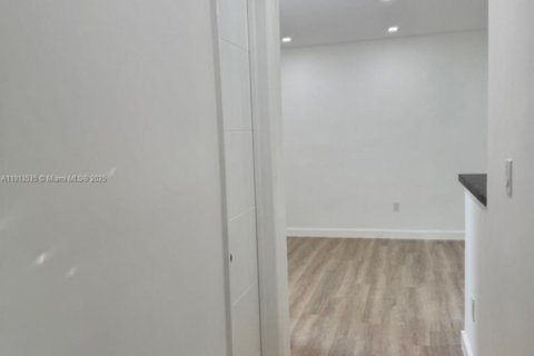 Appartement à louer à Miami, Floride: 1 chambre, 306.21 m2 № 2015886 - photo 20