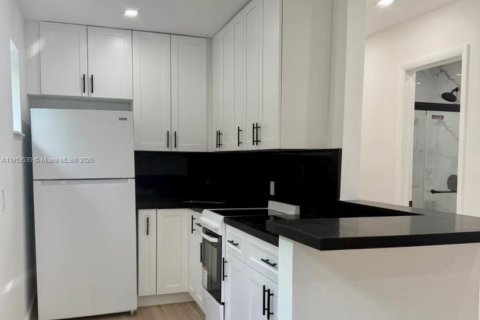 Apartment in Miami, Florida 1 bedroom, 306.21 sq.m. № 2015886