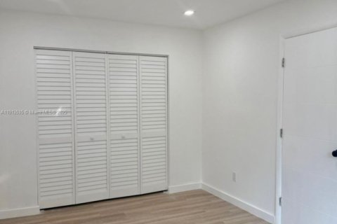 Appartement à louer à Miami, Floride: 1 chambre, 306.21 m2 № 2015886 - photo 15