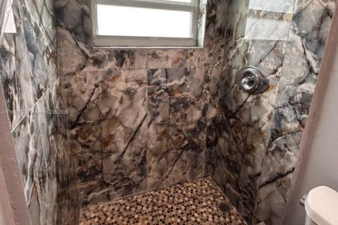 House in Pompano Beach, Florida 3 bedrooms, 115.01 sq.m. № 1889817 - photo 10