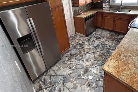 House in Pompano Beach, Florida 3 bedrooms, 115.01 sq.m. № 1889817 - photo 3
