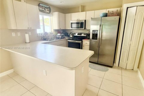 Casa en venta en Homestead, Florida, 4 dormitorios, 152.55 m2 № 1994351 - foto 7