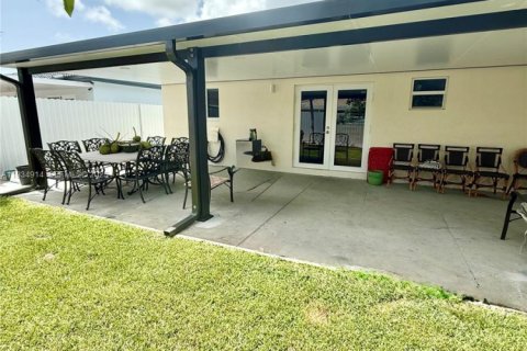 Casa en venta en Homestead, Florida, 4 dormitorios, 152.55 m2 № 1994351 - foto 18