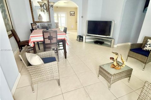 Casa en venta en Homestead, Florida, 4 dormitorios, 152.55 m2 № 1994351 - foto 4