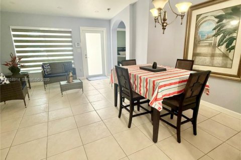 Casa en venta en Homestead, Florida, 4 dormitorios, 152.55 m2 № 1994351 - foto 5