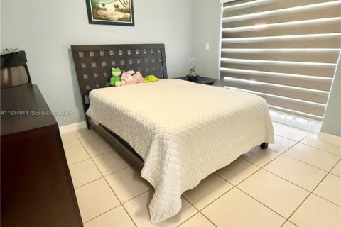 Casa en venta en Homestead, Florida, 4 dormitorios, 152.55 m2 № 1994351 - foto 13