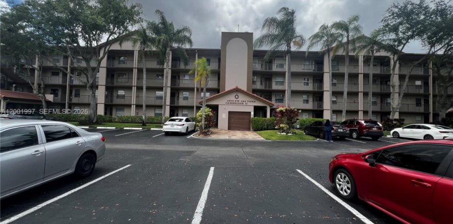 Condo in Pembroke Pines, Florida, 2 bedrooms  № 2068201