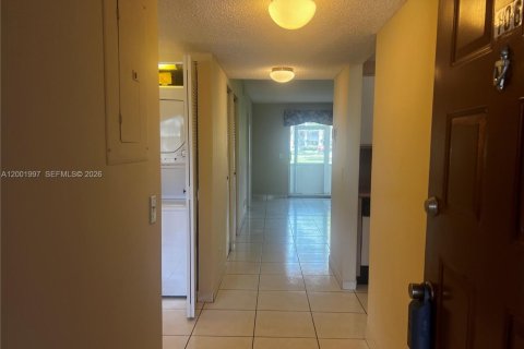 Condo in Pembroke Pines, Florida, 2 bedrooms  № 2068201 - photo 3