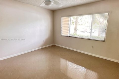 Снять в аренду кондоминиум в Пемброк-Пайнс, Флорида 1 спальня, 95.97м2, № 1990555 - фото 6