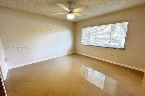 Снять в аренду кондоминиум в Пемброк-Пайнс, Флорида 1 спальня, 95.97м2, № 1990555 - фото 7