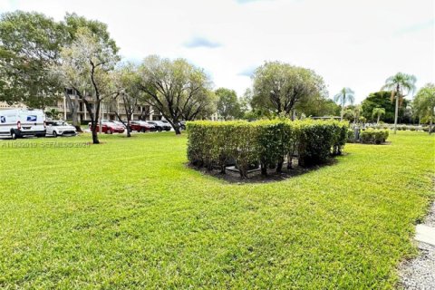 Снять в аренду кондоминиум в Пемброк-Пайнс, Флорида 1 спальня, 95.97м2, № 1990555 - фото 14