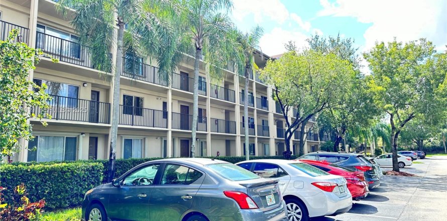 Кондоминиум с 1 спальней в Пемброк-Пайнс, Флорида № 1990555