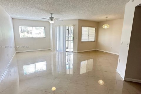 Снять в аренду кондоминиум в Пемброк-Пайнс, Флорида 1 спальня, 95.97м2, № 1990555 - фото 11