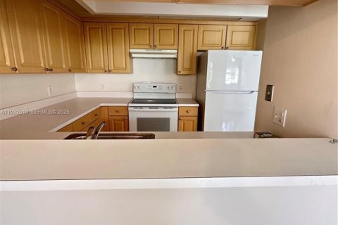 Снять в аренду кондоминиум в Пемброк-Пайнс, Флорида 1 спальня, 95.97м2, № 1990555 - фото 5