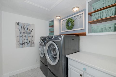 Casa en venta en Port Richey, Florida, 3 dormitorios, 292.83 m2 № 1662363 - foto 30