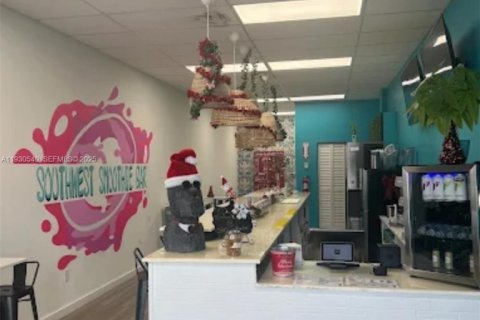 Propiedad comercial en venta en Miami, Florida № 1991736 - foto 1