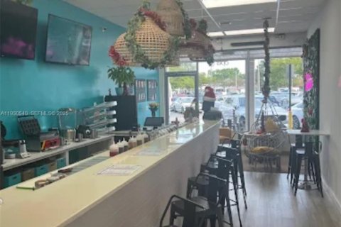 Propiedad comercial en venta en Miami, Florida № 1991736 - foto 2