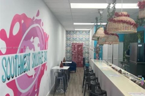 Propiedad comercial en venta en Miami, Florida № 1991736 - foto 3