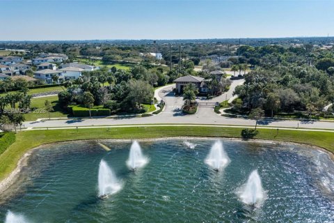 House in Parkland, Florida 5 bedrooms, 343.27 sq.m. № 2017840 - photo 9