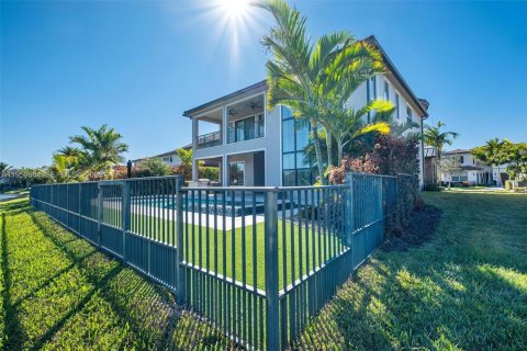 House in Parkland, Florida 5 bedrooms, 343.27 sq.m. № 2017840 - photo 11