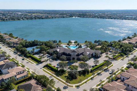 House in Parkland, Florida 5 bedrooms, 343.27 sq.m. № 2017840 - photo 7