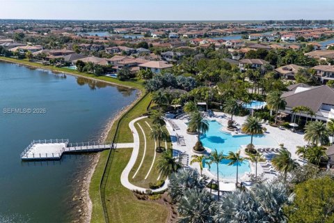 House in Parkland, Florida 5 bedrooms, 343.27 sq.m. № 2017840 - photo 10