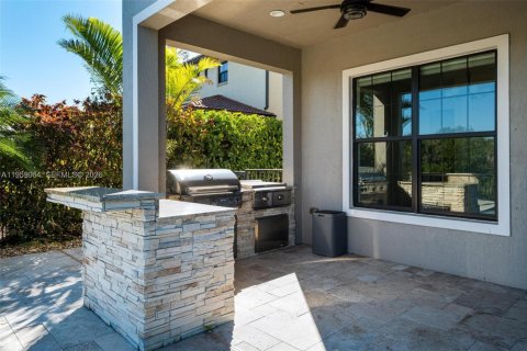 House in Parkland, Florida 5 bedrooms, 343.27 sq.m. № 2017840 - photo 29