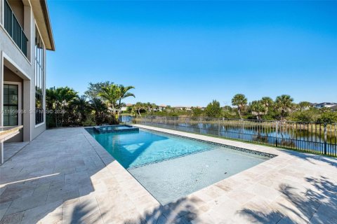 House in Parkland, Florida 5 bedrooms, 343.27 sq.m. № 2017840 - photo 20