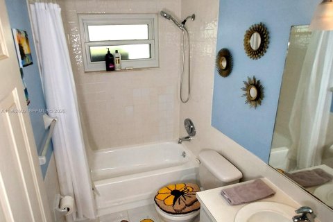 Villa ou maison à louer à Lake Worth, Floride: 2 chambres, 151.43 m2 № 2023789 - photo 22