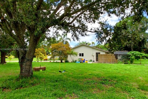 Villa ou maison à louer à Lake Worth, Floride: 2 chambres, 151.43 m2 № 2023789 - photo 10