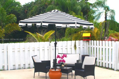 Villa ou maison à louer à Lake Worth, Floride: 2 chambres, 151.43 m2 № 2023789 - photo 6