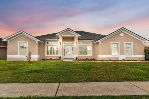 Casa en Lakeland, Florida 4 dormitorios, 195.37 m2 № 2289885