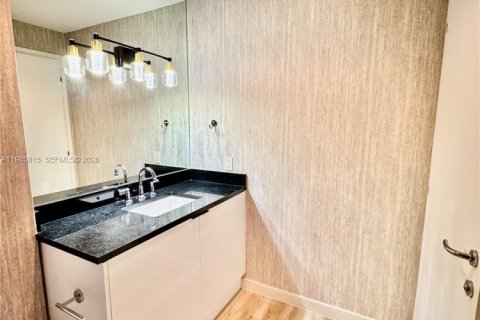 Condo in Miami, Florida, 1 bedroom  № 2047419 - photo 30