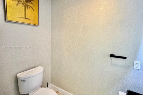 Condo in Miami, Florida, 1 bedroom  № 2047419 - photo 10