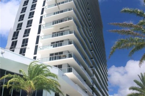 Condo à North Miami Beach, Floride, 3 chambres  № 2242906
