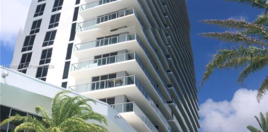 Condo à North Miami Beach, Floride, 3 chambres  № 2242906