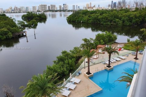 Copropriété à louer à North Miami Beach, Floride: 3 chambres, 144.65 m2 № 2242906 - photo 15