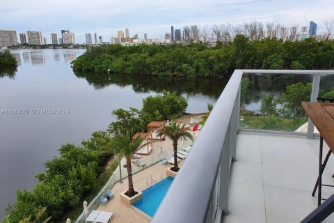 Copropriété à louer à North Miami Beach, Floride: 3 chambres, 144.65 m2 № 2242906 - photo 13