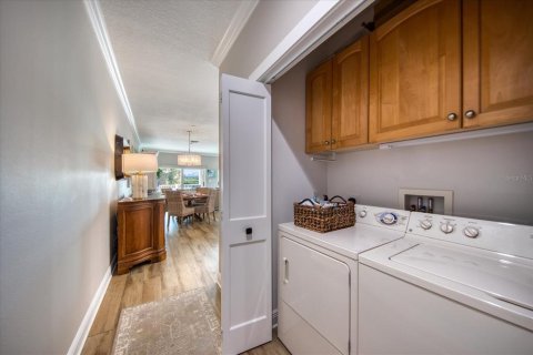 Condo in Indian Shores, Florida, 2 bedrooms  № 1635997 - photo 22
