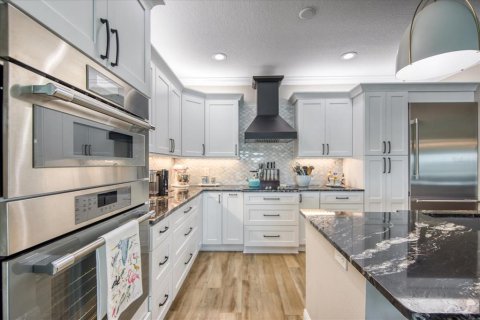 Condo in Indian Shores, Florida, 2 bedrooms  № 1635997 - photo 28
