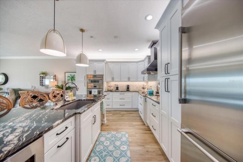 Condo in Indian Shores, Florida, 2 bedrooms  № 1635997 - photo 24