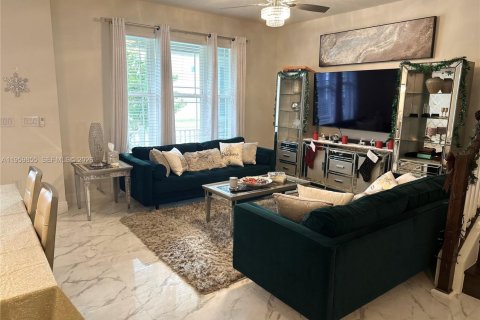 Снять в аренду таунхаус в Киссимми, Флорида 3 спальни, 148.92м2, № 2020326 - фото 17