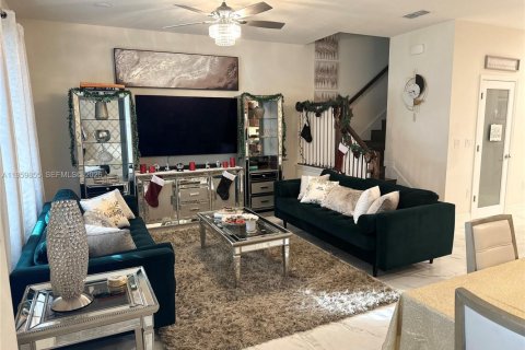 Снять в аренду таунхаус в Киссимми, Флорида 3 спальни, 148.92м2, № 2020326 - фото 19