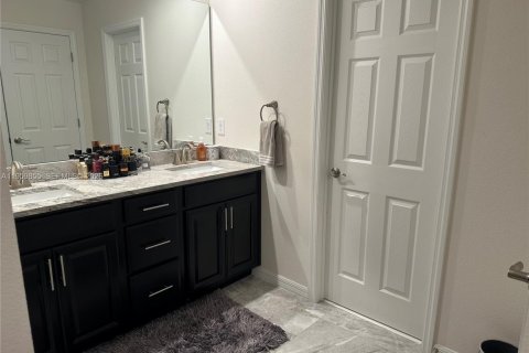 Снять в аренду таунхаус в Киссимми, Флорида 3 спальни, 148.92м2, № 2020326 - фото 15