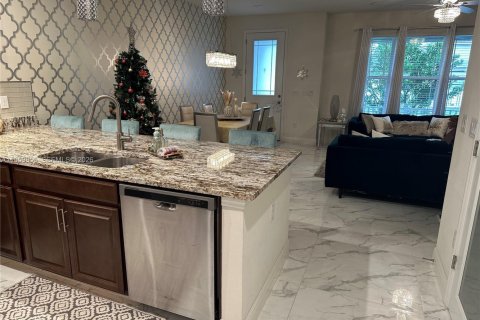 Снять в аренду таунхаус в Киссимми, Флорида 3 спальни, 148.92м2, № 2020326 - фото 28