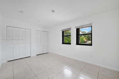 House in Coral Gables, Florida 5 bedrooms, 290.13 sq.m. № 2058566 - photo 17