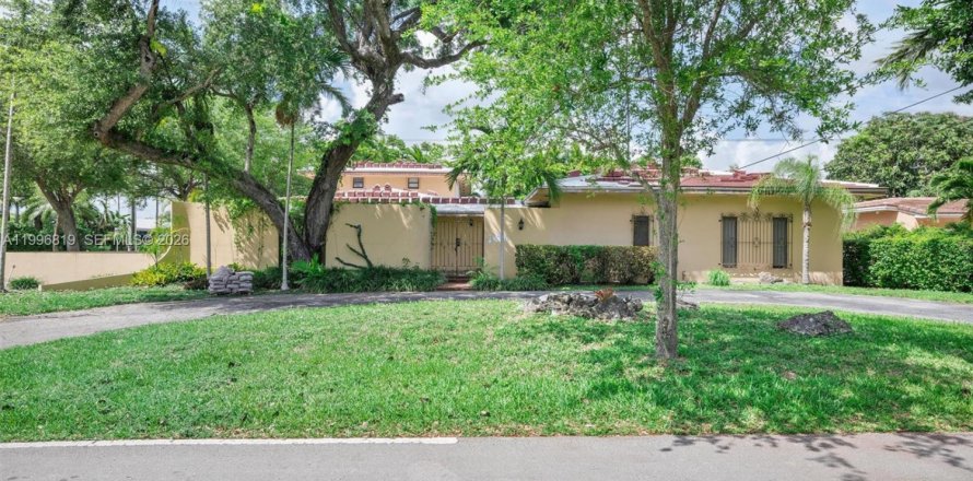 House in Coral Gables, Florida 5 bedrooms, 290.13 sq.m. № 2058566